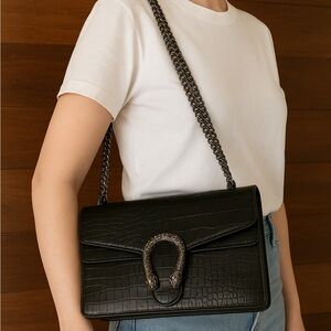 Elegant Black Crocodile-Embossed Chain Bag